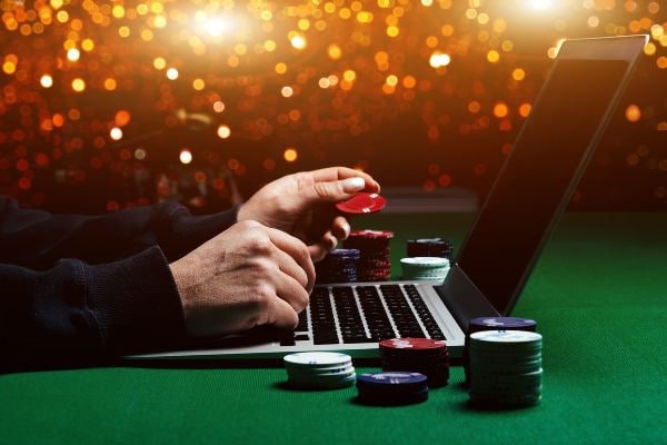 Antarmuka topap menampilkan riwayat transaksi dan penawaran aktif untuk Togel 4D